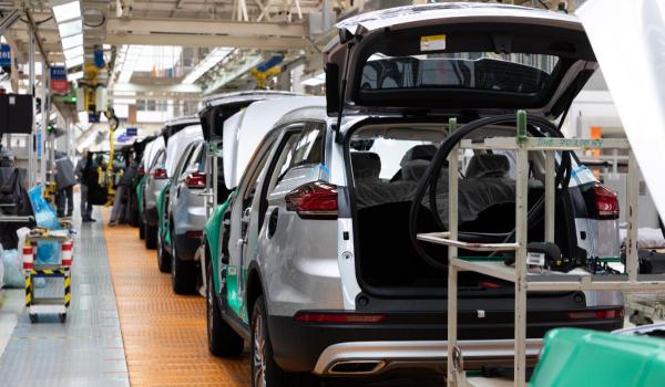 Industria auto din România pierde 1.200 de angajați pe lună. Declinul, cel mai grav din ultimul deceniu