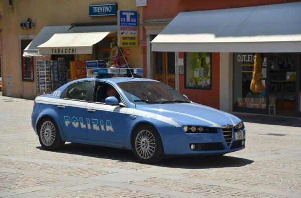 Un român, arestat în Italia pentru că îşi maltrata soţia însărcinată şi o obliga să se prostitueze