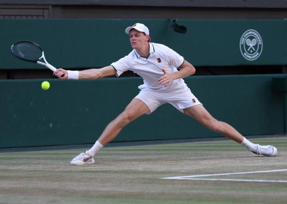 Italianul Jannik Sinner este lider în clasamentul celor mai buni jucători de tenis