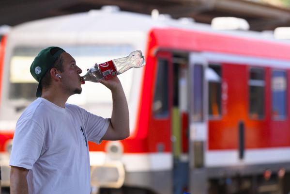 Tren CFR spre litoral, întârziere de peste 220 de minute după defectarea locomotivei. 610 km, făcuţi în 12 ore