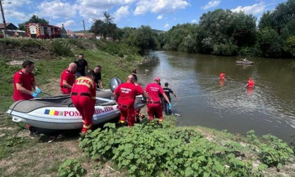 Doi copii au murit, după ce au căzut în râul Mureş. Un al treilea a reuşit să iasă singur din apă