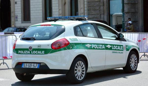 Un român a sechestrat un cuplu în Italia după o întâlnire intimă în 3. Cum au reuşit victimele să ceară ajutor