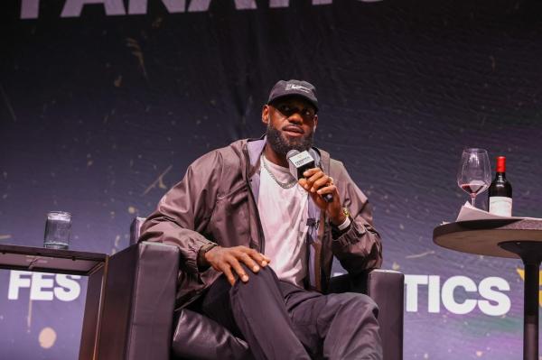 Miami Heat a postat din greşeală un clip care sugerează revenirea lui LeBron James. Clubul a şters postarea