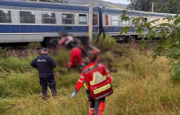 Muncitor de 52 de ani, izbit de tren în timp ce lucra cu un excavator la calea ferată, în Suceava