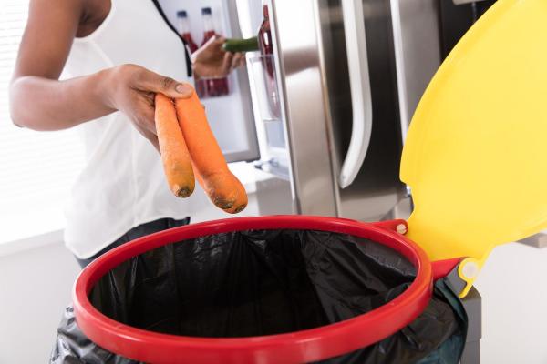 Alimentele pe care le arunci degeaba. Ce produse își schimbă aspectul, dar sunt 100% sigure pentru