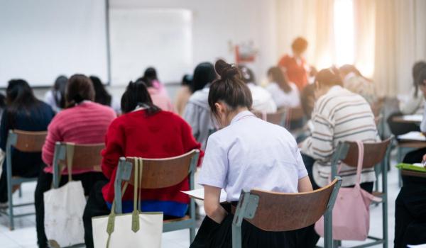 Aproape 89.000 de tineri străini au aplicat pentru burse în România. Ţările cu cele mai multe înscrieri