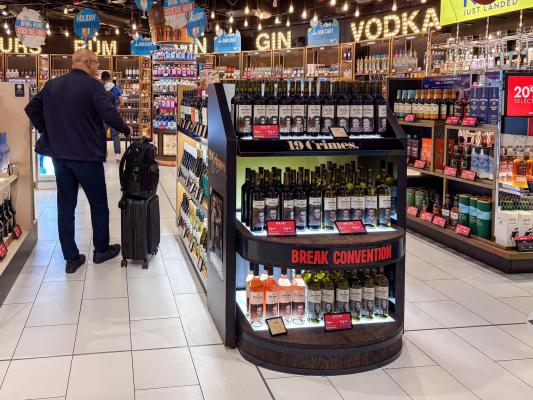 Canicula schimbă preferințele consumatorilor: alcoolul pierde teren în fața băuturilor răcoritoare