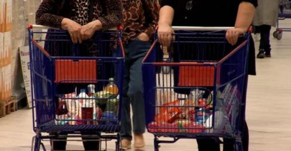 Românii cumpără mai puțin. Comerțul cu amănuntul ajunge la a zecea lună consecutivă de declin