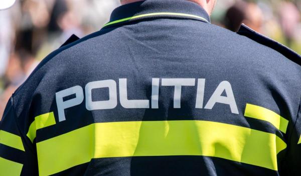 S-a dat drept polițist și ar fi luat mii de lei de la doi șoferi opriţi pe DN1. Arădean, arestat