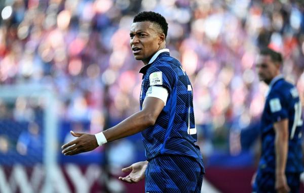 Macron condamnă atacurile rasiste la adresa lui Mbappe: "Sunt abjecte și inacceptabile"