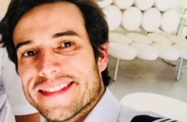 Un pilot a murit, după ce a căzut din avion în timpul unui zbor de pregătire. Cursanta a aterizat singură