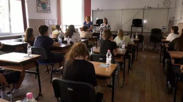 Peste 143.000 de elevi au susţinut examenul de Evaluare Naţională 2026