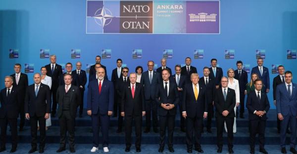 Erdogan le-a oferit liderilor prezenţi la summitul NATO de la Ankara câte un pistol gravat cu numele fiecăruia