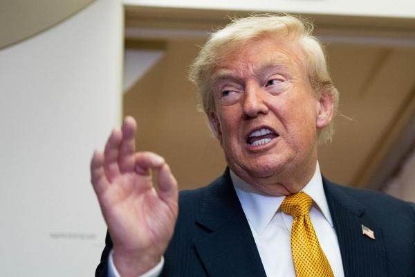 Donald Trump vorbește despre un acord cu Iranul la bordul Air Force One