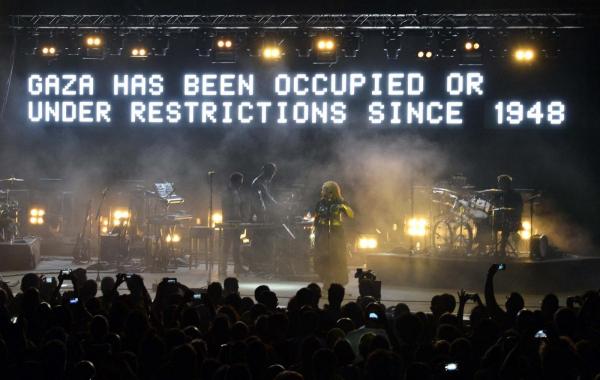 Trupa Massive Attack, interzisă în Singapore pentru că a afişat un steag palestinian la un concert