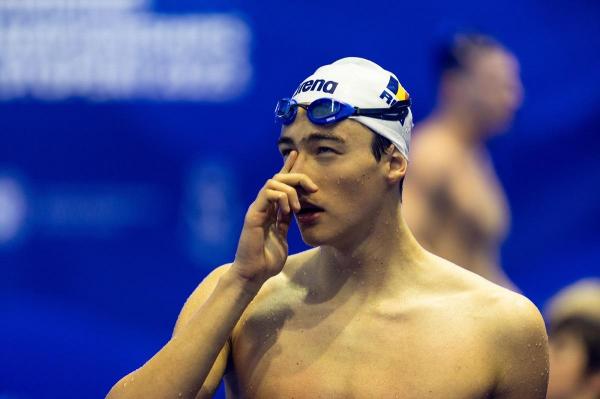Vlad Mihalache luptă pentru calificarea în finala Europenelor de nataţie de la Paris