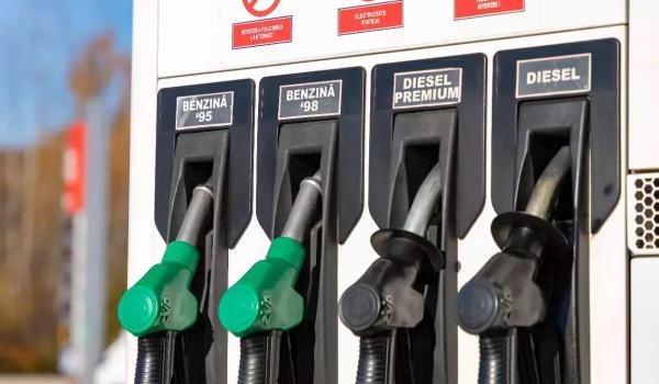 Preţul la motorină premium este în scădere, faţă de cel afişat în ziua precedentă