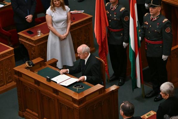 Ungaria are un nou preşedinte. Andras Baka, fost şef al Curţii Supreme, ales de Parlament