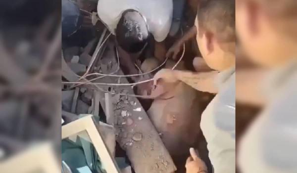 Momentul în care un bebeluș este scos în viață de sub dărâmături, după cutremurul din Columbia