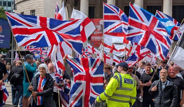 Românii, printre cei mai nedoriți imigranți din UK. 50% spun că ar trebui să fie primiţi mai puțini, sau deloc