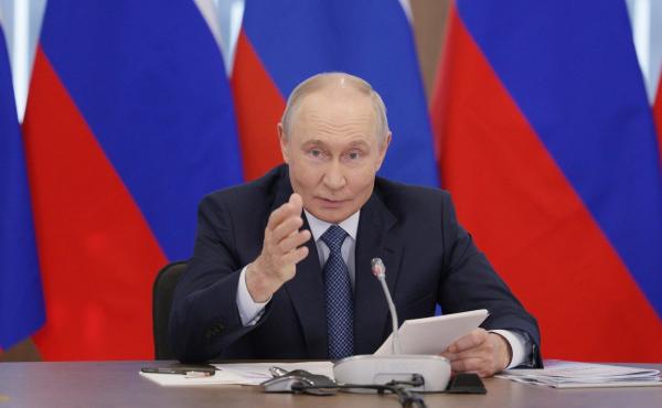 Putin acuză NATO că extinde tensiunile în Asia-Pacific și Arctica și amenință cu un răspuns "simetric"