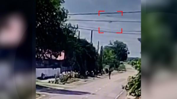 Cazul copilului, lovit de un obiect căzut din cer, ajunge în instanță. Familia susține că a fost o dronă