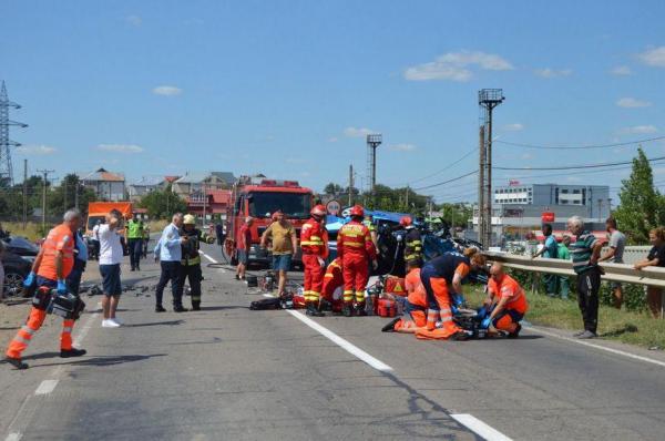 Accident grav pe DN 2B, la intrarea în Ianca, judeţul Brăila. Doi morţi şi patru răniţi, între care trei copii