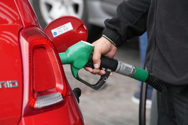 Preţul petrolului a crescut cu aproape 3%, după ce Iran a exclus negocierile pentru prelungirea armistiţiului