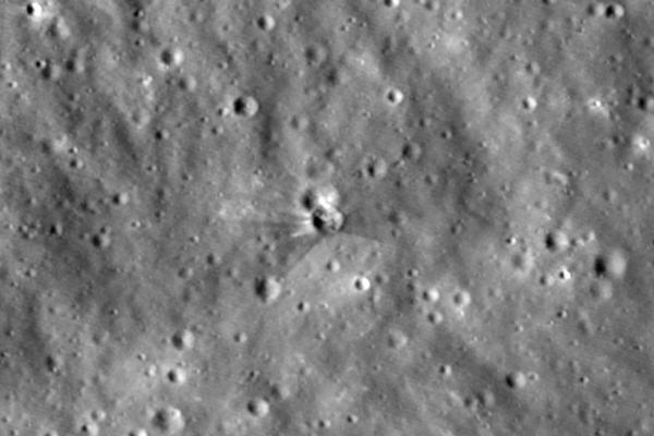 NASA dezvăluie imagini cu craterul lăsat de prăbuşirea unei rachete SpaceX pe Lună