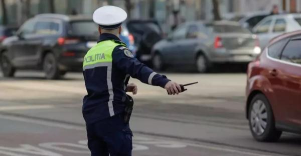 Profesor de legislaţie rutieră, trimis în judecată pentru ultraj după ce a lovit cu maşina un poliţist