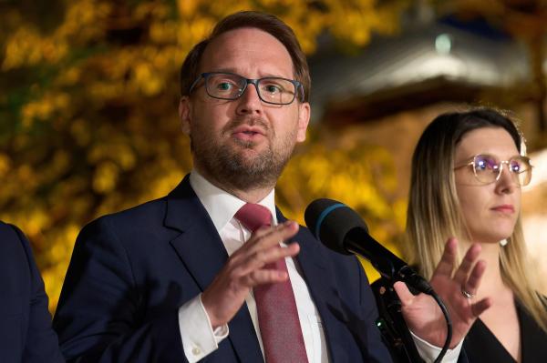 Dominic Fritz, reconfirmat în fruntea USR cu vot unanim: Mafia sistemului a crezut că ne va dezbina