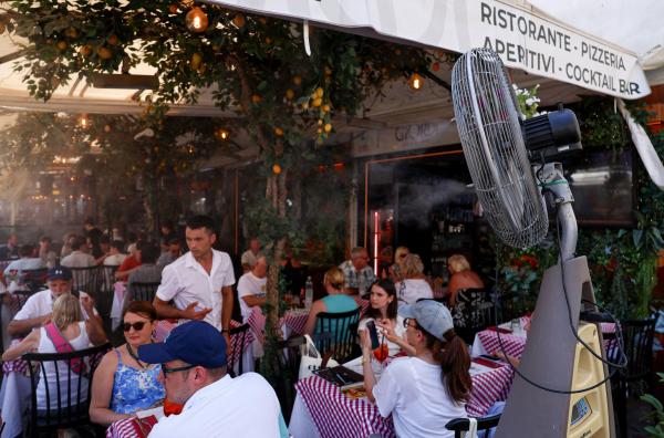 Restaurantele din Italia caută mii de anjajaţi în plin sezon. Unele salarii ajung la peste 2.000 de euro net