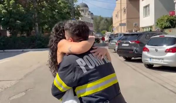 O "misiune altfel". De ce și-a chemat un pompier din Deva iubita la unitate. VIDEO