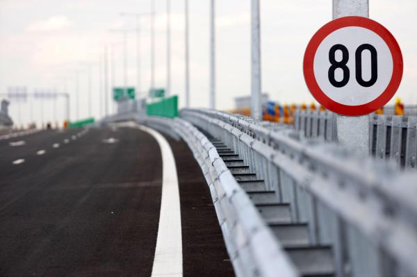 Cod galben de ceaţă în 6 judeţe. Circulaţia pe Autostrada A2 este îngreunată: vizibilitate sub 100 metri