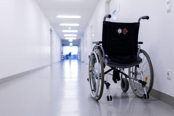 Primăria Capitalei ar putea suspenda stimulentul de 500 de lei pentru persoanele adulte cu handicap