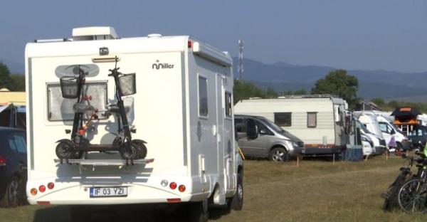 România intră în topul destinațiilor europene pentru camping. Ce locuri din ţară îi atrag pe turişt