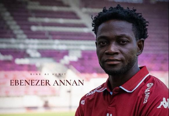Ghanezul Ebenezer Annan, prezentat oficial la Rapid Bucureşti