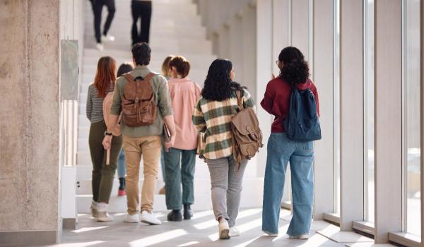 Universitatea care oferă 2.300 de euro pe lună studenților ca să joace jocuri video. Cu o condiţie