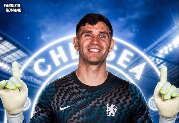 Fabrizio Romano a anunţat transferul lui Emiliano Martinez la Chelsea Londra