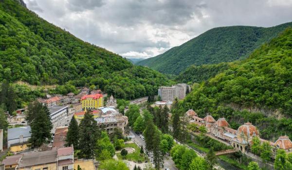 Stațiunea din România "luată cu asalt" de sârbi. Ce au descoperit străinii in locul ignorat de români