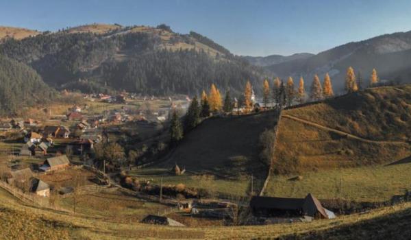 Satul din România unde trăiește Vlad Țepeș. Întrebarea pe care tânărul o primește mereu în străinătate