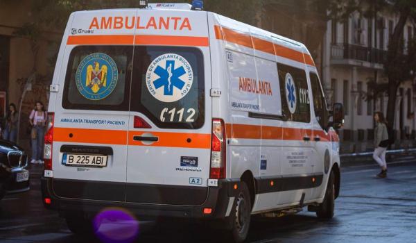 Trei pietoni, printre care o minoră, loviţi pe trecere de un trotinetist în Focşani. Starea victimelor