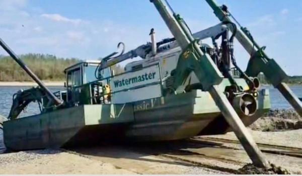 3 utilaje draghează Dunărea la Cernavodă pentru repornirea reactoarelor. Debitul fluviului, din nou în scădere