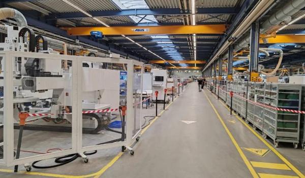 Kronospan răspunde apelului lui Bolojan. Opreşte o parte din producţie pentru a reduce consumul de energie