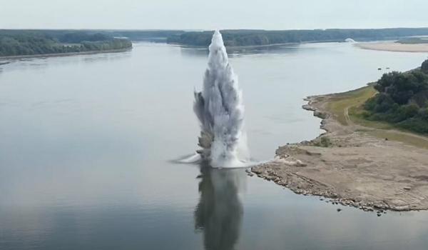 Ce scriu CNN şi Reuters despre operaţiunea militarilor români pentru detonarea stâncii Pârjoaia