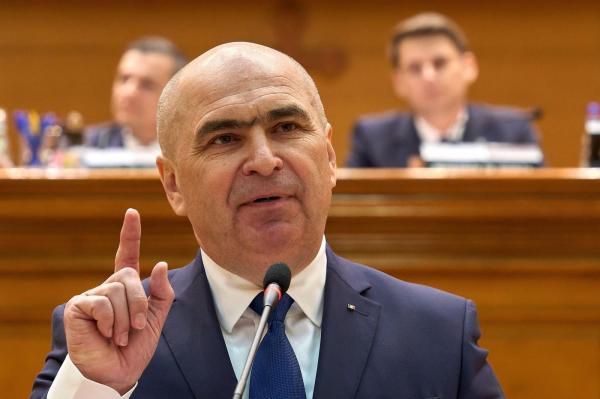 Bolojan dă asigurări: Nu anticipăm probleme privind aprovizionarea cu combustibil pentru populaţie