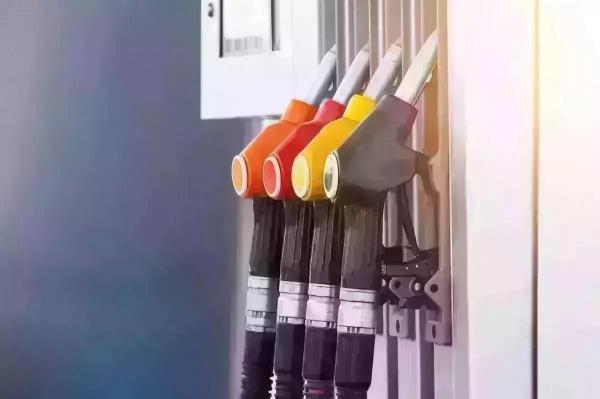 Preţurile la carburanţi sunt în creştere, faţă de cele afişate în ziua precedentă