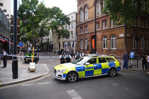 Mai multe persoane, înjunghiate în Covent Garden, în centrul Londrei. O femeie a fost arestată