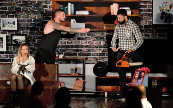 Piesa de teatru "O femeie împărţită la doi" se joacă sâmbătă, 8 august, la Teatrul Roşu din Bucureşti