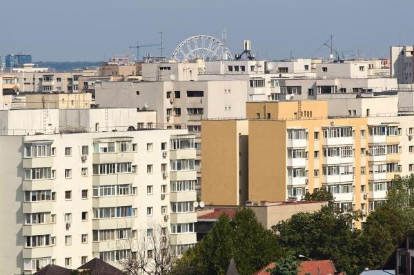 Cum influențează etajul la care stai factura de electricitate în vremuri caniculare